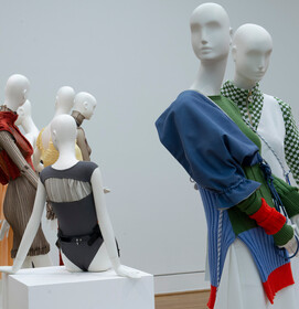 Exponate in der Sonderausstellung 18, Kunstgewerbemuseum