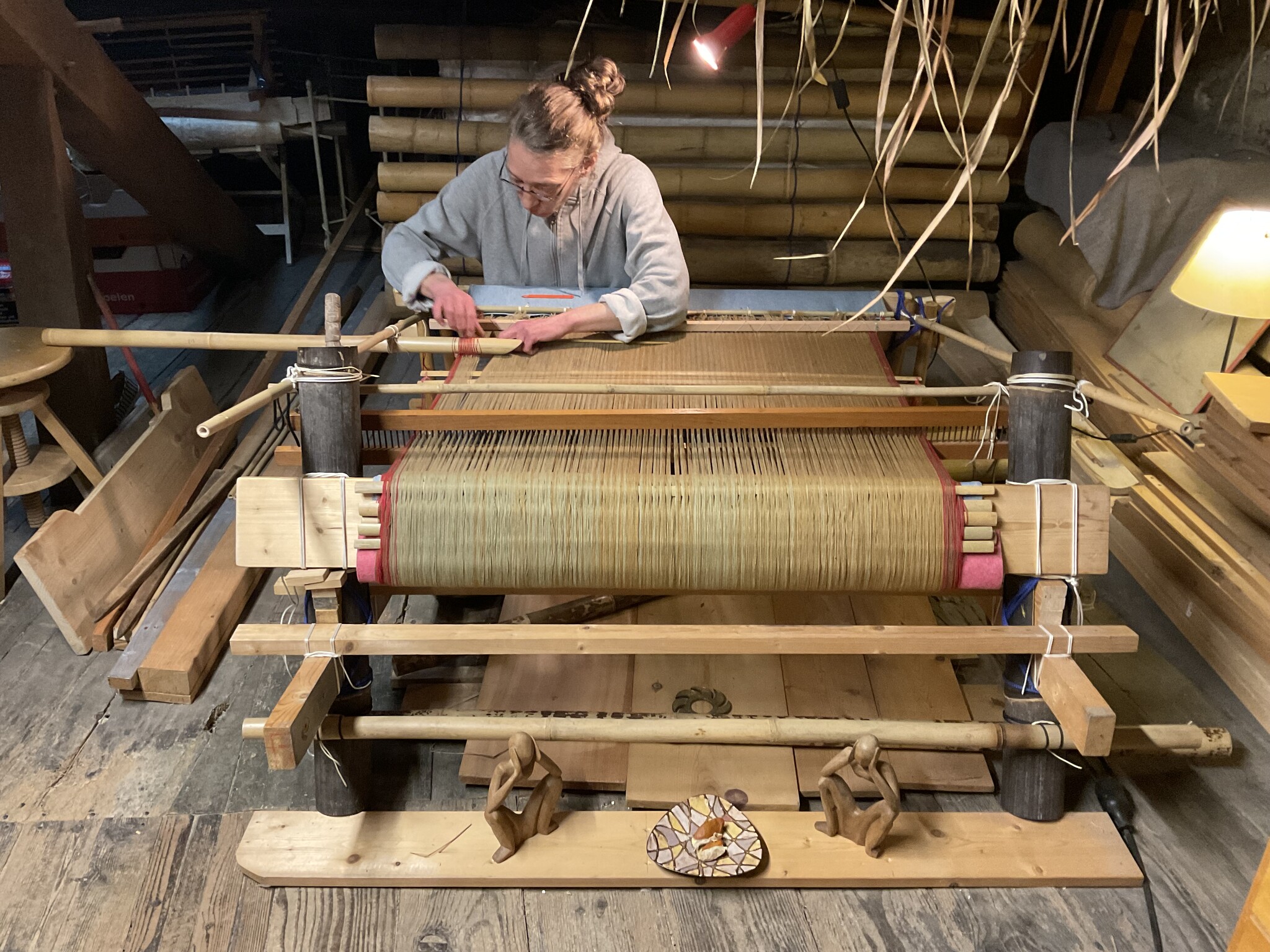 Preparing heddles for the Tenderloin