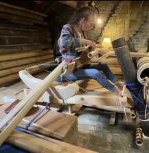 Slit trunk with releasable flat warp