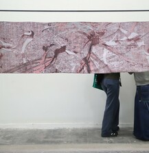 „Limbs I“ Jacquard-Gewebe aus Polyester, Viskose, Acryl und Baumwolle von Elaine Bonavia (2025).