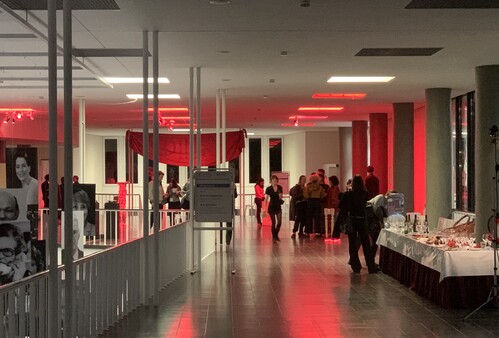 Ausstellung "Shades of Red"