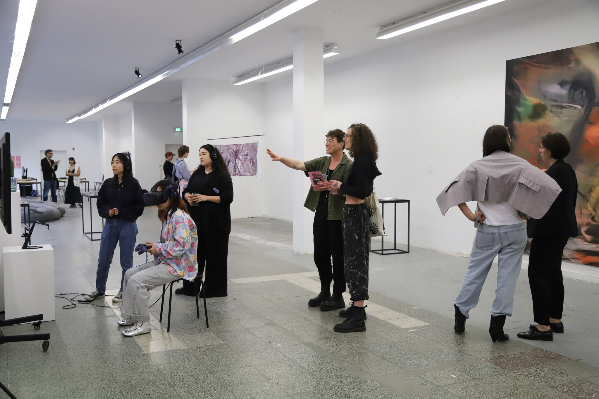 Die zweiwöchigen Ausstellung wird von einem umfangreichen Rahmenprogramm begleitet. Die zweiwöchigen Ausstellung wird von einem umfangreichen Rahmenprogramm begleitet.