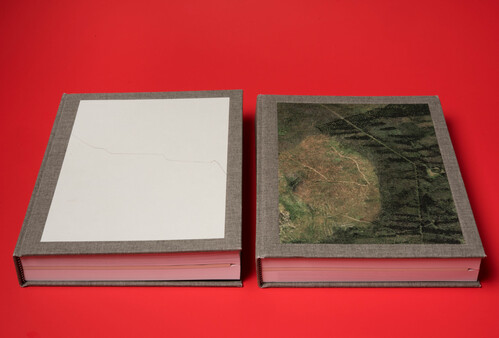 ℳ · Links Wald, rechts Wald, dazwischen Beton und Lost in sad Memories, 2017