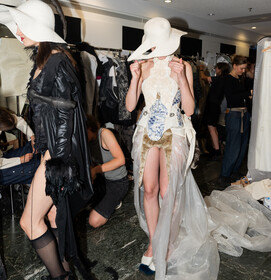 seefashion24 / catwalk / backstage
