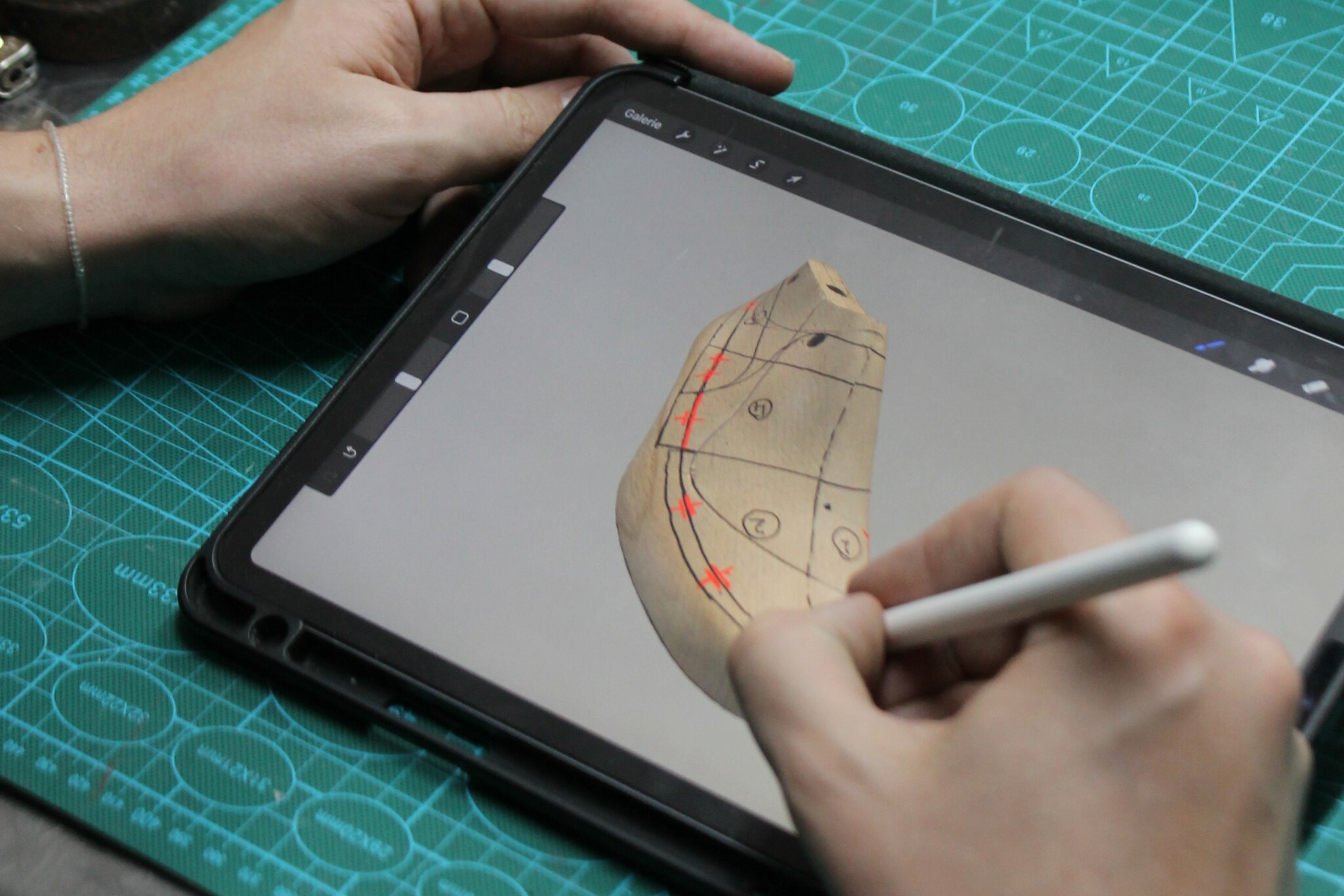 Reviving Traditional Crafts in the Digital Age: A Hybrid Workflow for Footwear Design | Jasper Mendel Reviving Traditional Crafts in the Digital Age: A Hybrid Workflow for Footwear Design | Jasper Mendel