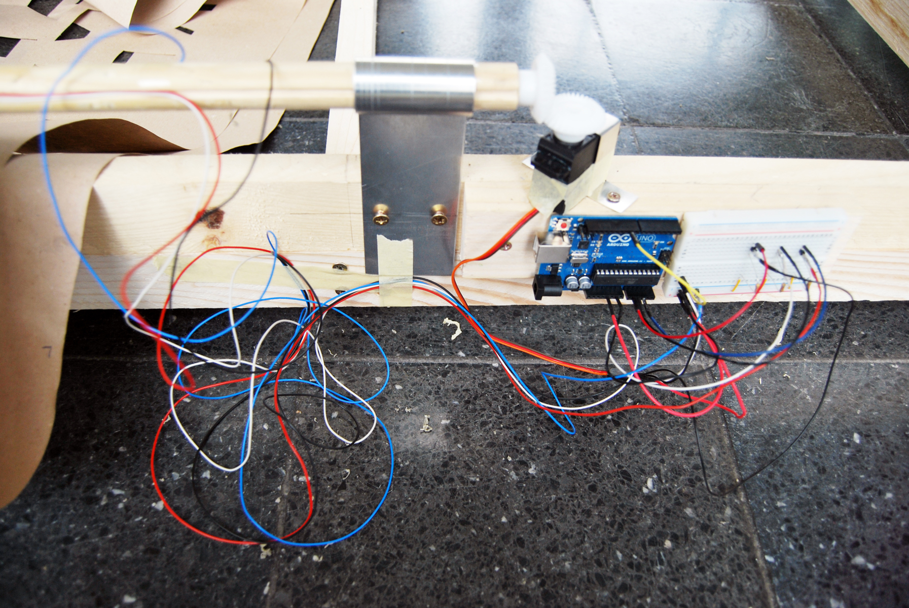 Arduino Mikrocontroller steuert Servomotor.jpg